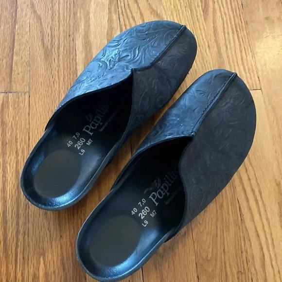 Papillion sz 40 or US 9 black embossed floral black leather great pre owned cond - Picture 8 of 9